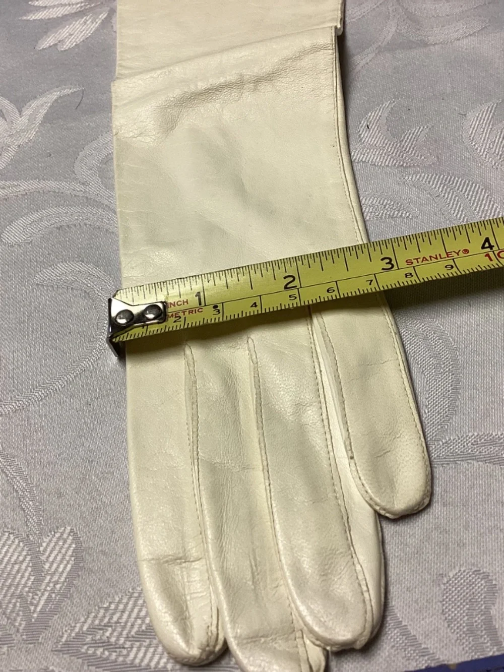 White LEATHER OPERA GLOVES. VINTAGE PERFECTION OMG ❣️❣️❣️❣️❣️